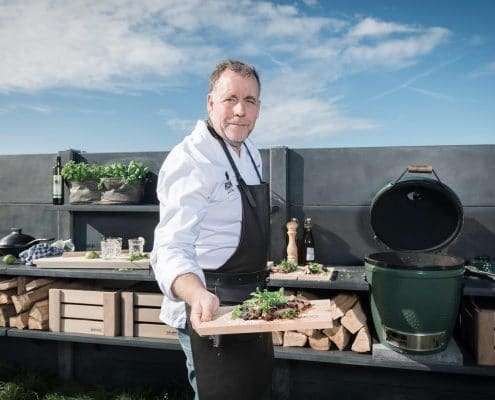 Ron Blaauw en WWOO buitenkeuken zwart