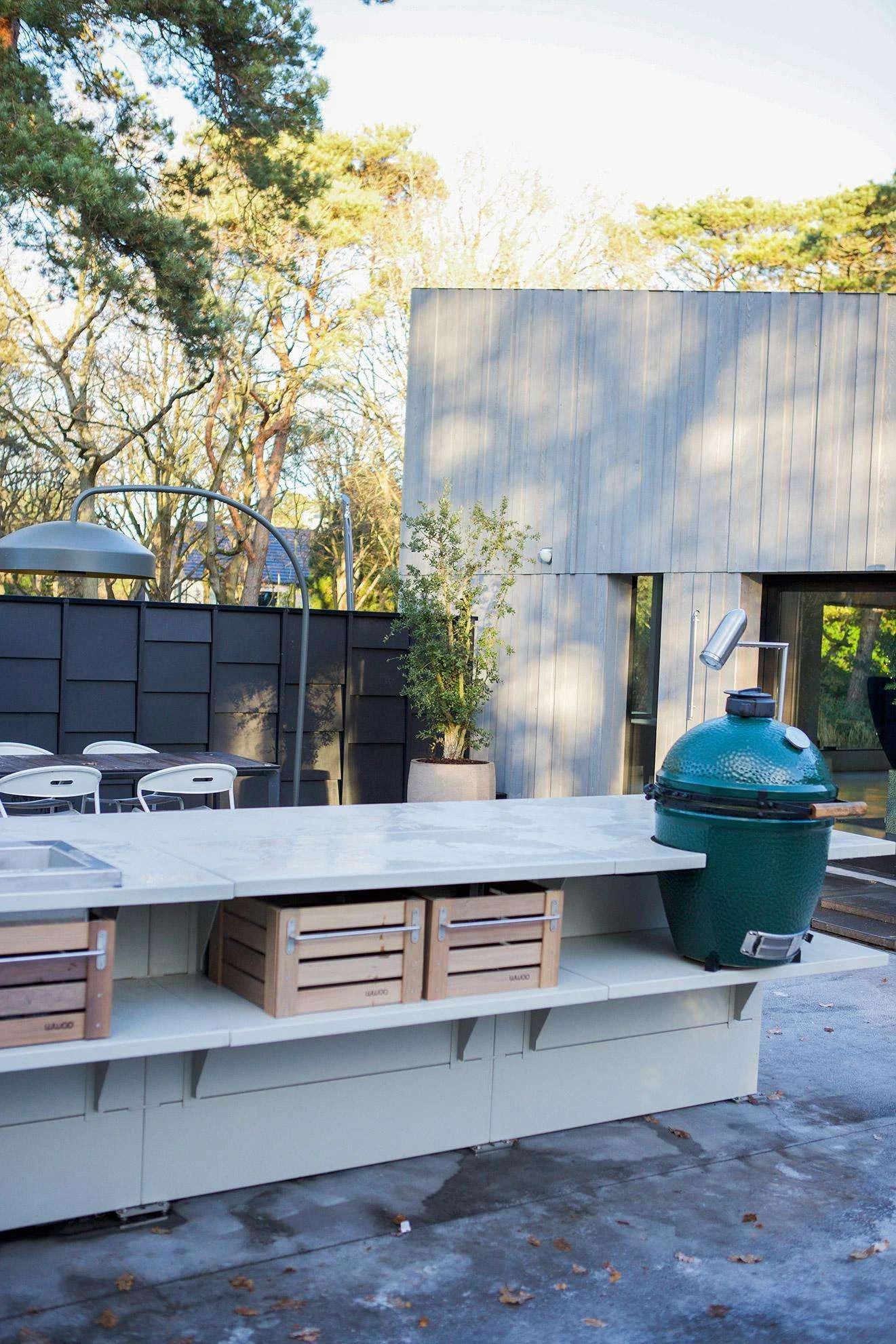 steel-outdoor-kitchen-cooking-island–big-greenegg-02