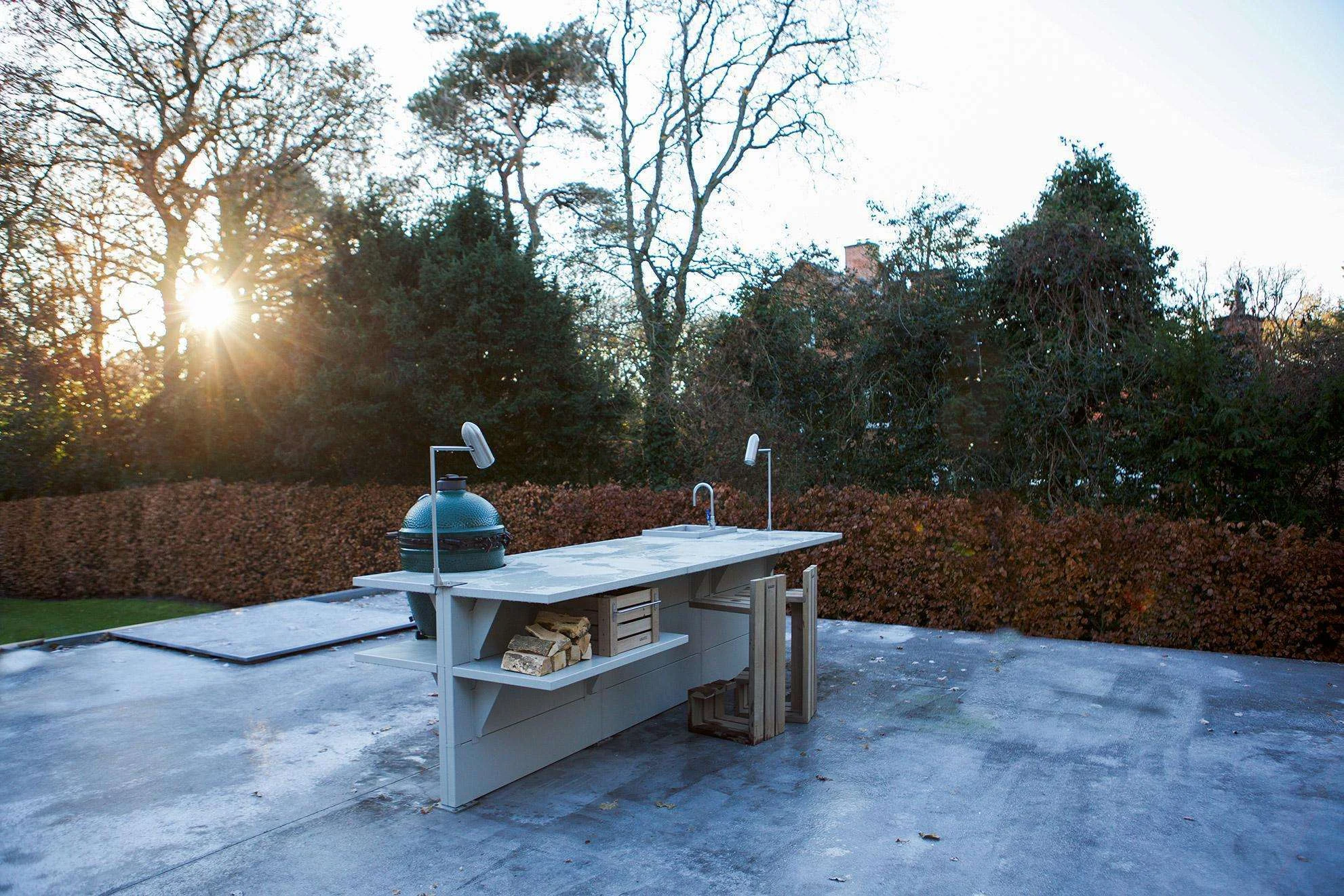steel-outdoor-kitchen-cooking-island–big-greenegg-03