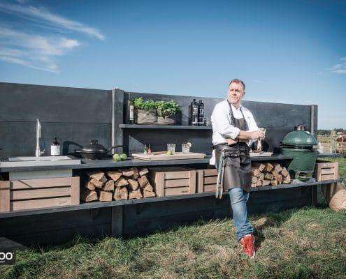 Ron Blaauw en WWOO buitenkeuken zwart Ron Blaauw en WWOO buitenkeuken zwart