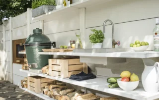 Multifunctionele WWOO betonnen buitenkeuken gebruikt als tuinafscheiding