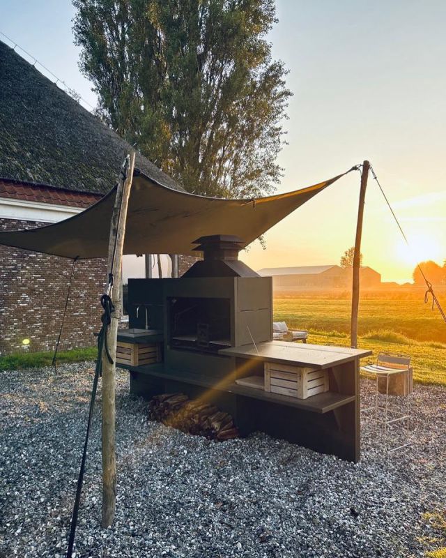 WWOO Steel Outdoor Kitchen 🧡 #outdoorkitchen #outdoorliving #beautfulmorning #wwoooutdoorkitchen #braai #homefiresbraai #biggreenegg #bbq #winterbbq #sunset