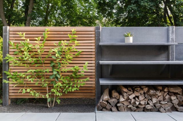 WWOO Concrete Outdoor Kitchen in anthracite 🩶 #fence #outdoorkitchen #gardendesign