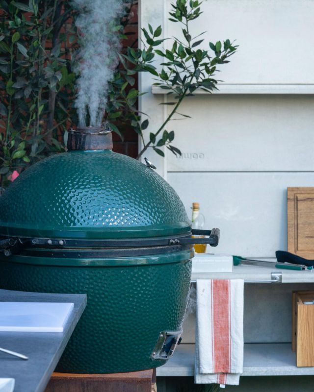 Big Green Egg XL 🍀 #wwoooutdoorkitchen #biggreenegg #outdoorcooking #barbeque