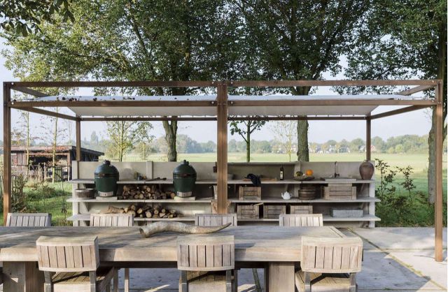Concrete Outdoor Kithen • light grey #wwoooutdoorkitchen #outdoorliving #biggreenegg